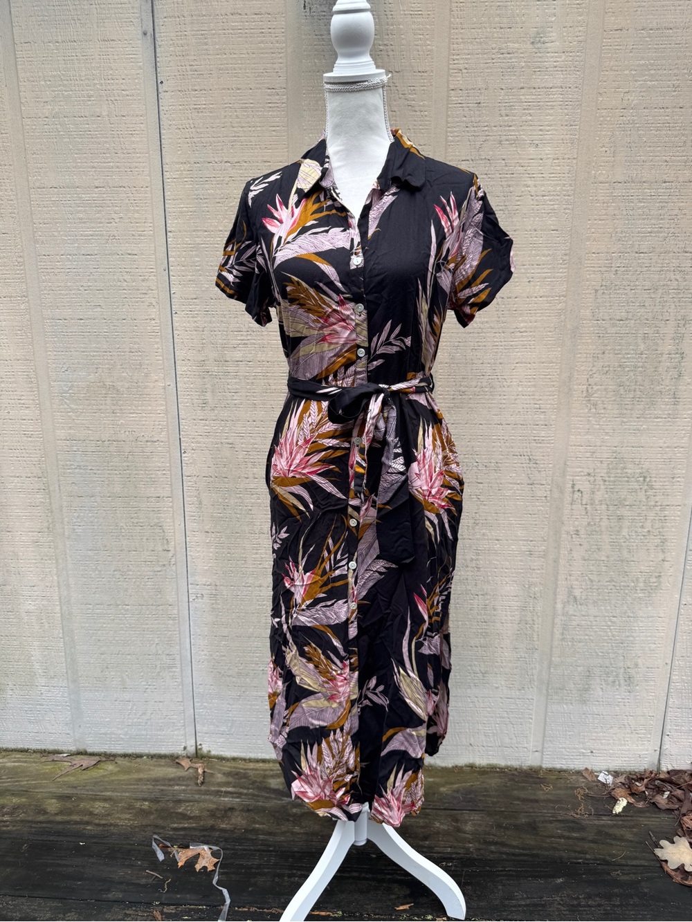 blue island Black Tropical-Print Short Sleeve Midi Dress with Tie